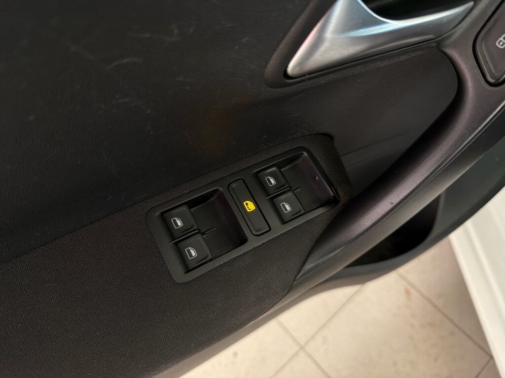 Volkswagen Polo 2016 Valkoinen