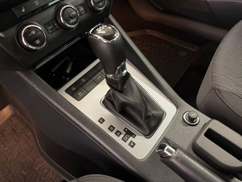 Skoda Octavia 2016 Harmaa