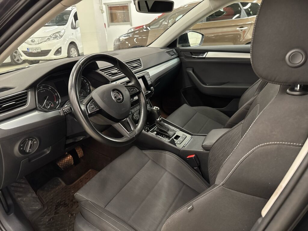 Skoda Superb 2016 Musta