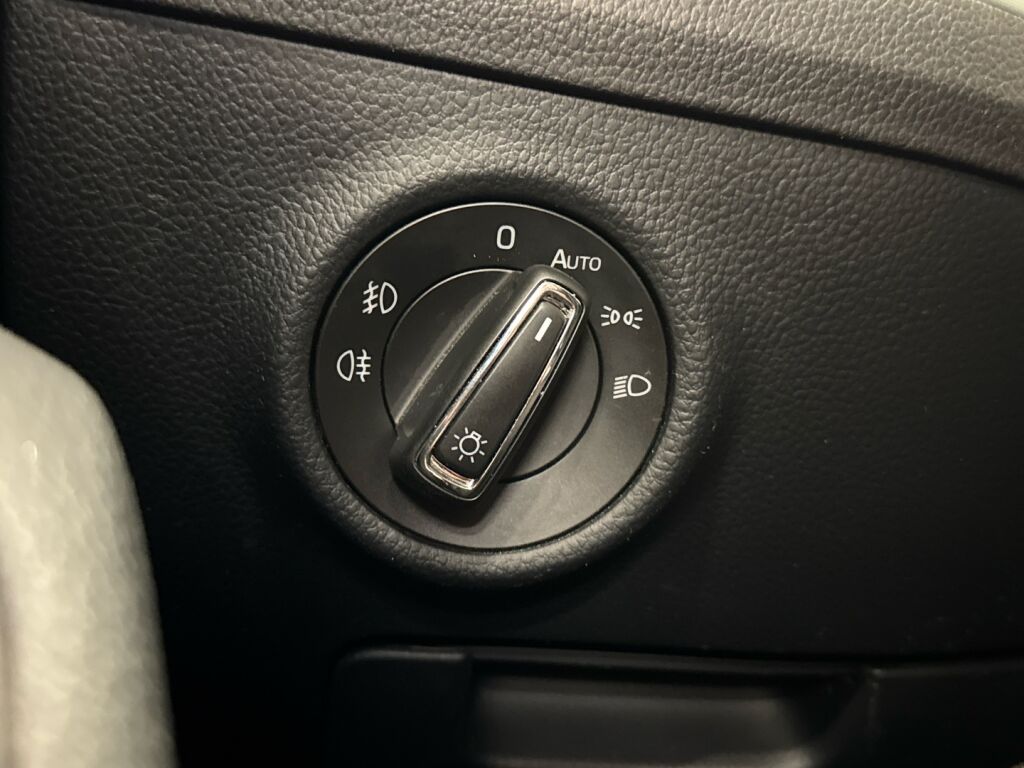 Skoda Superb 2016 Musta