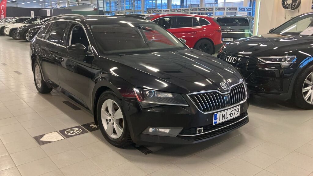 Skoda Superb 2016 Musta