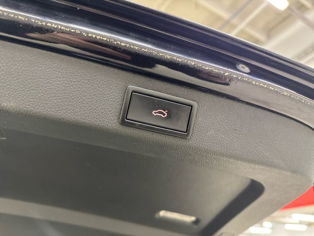 Skoda Superb 2016 Musta