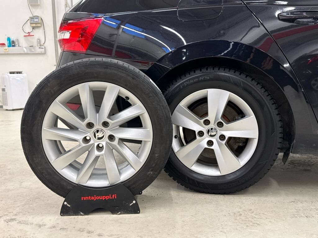 Skoda Superb 2016 Musta