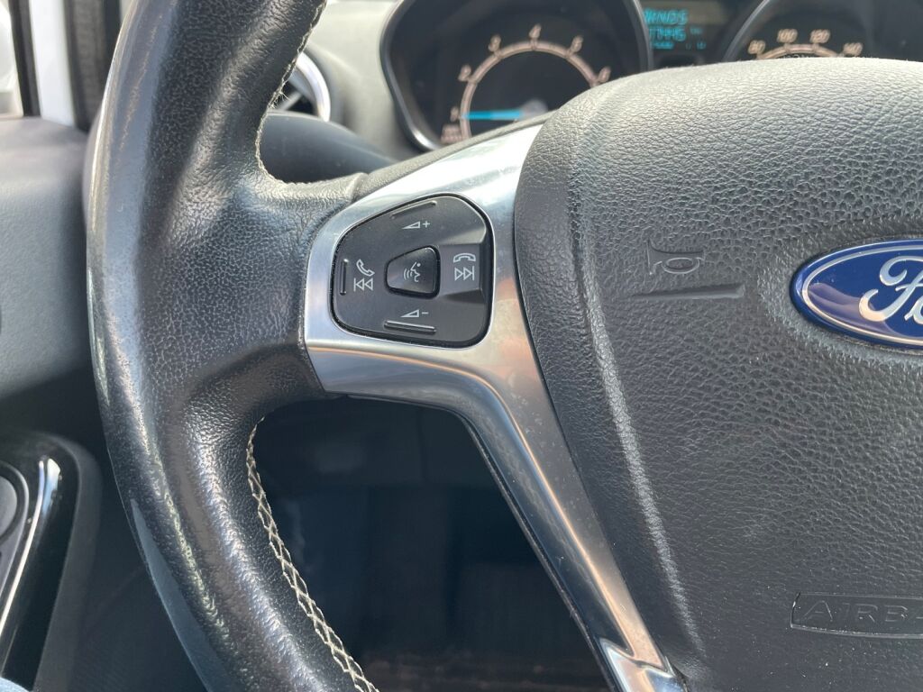 Ford Fiesta 2016 Valkoinen