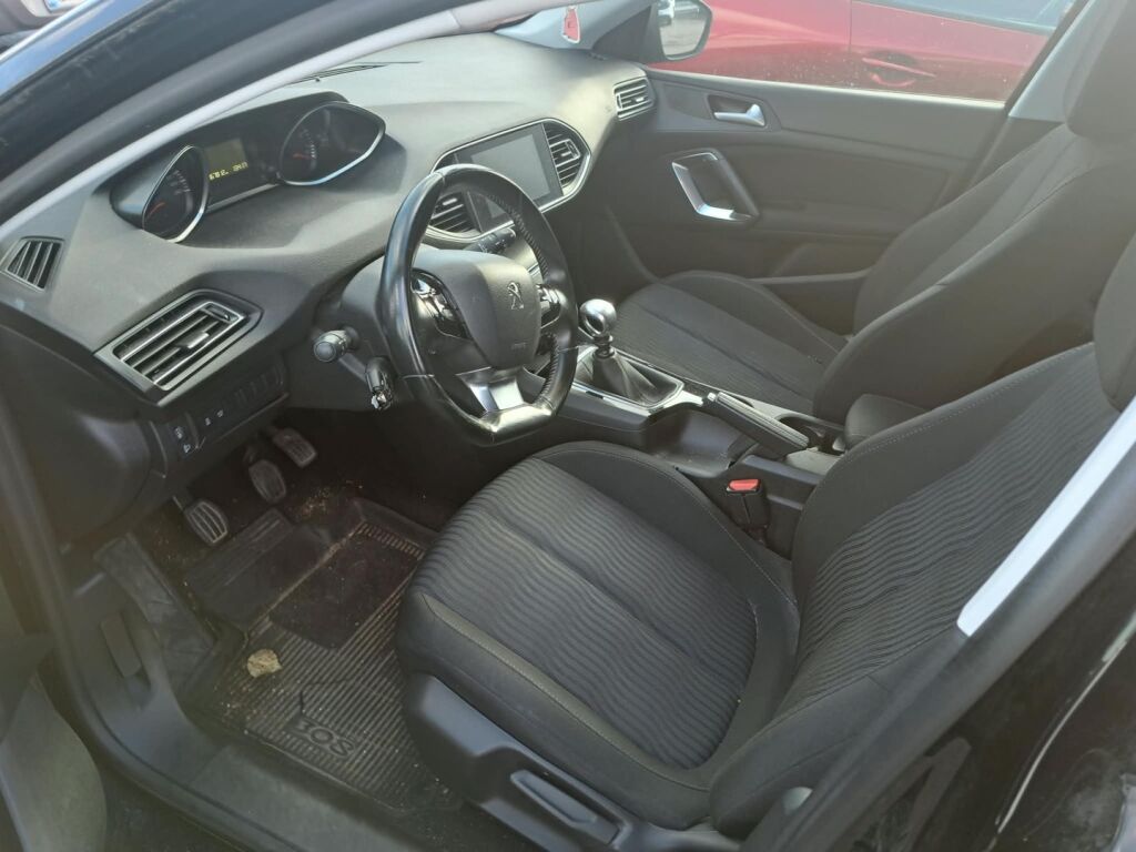 Peugeot 308 2016 Musta