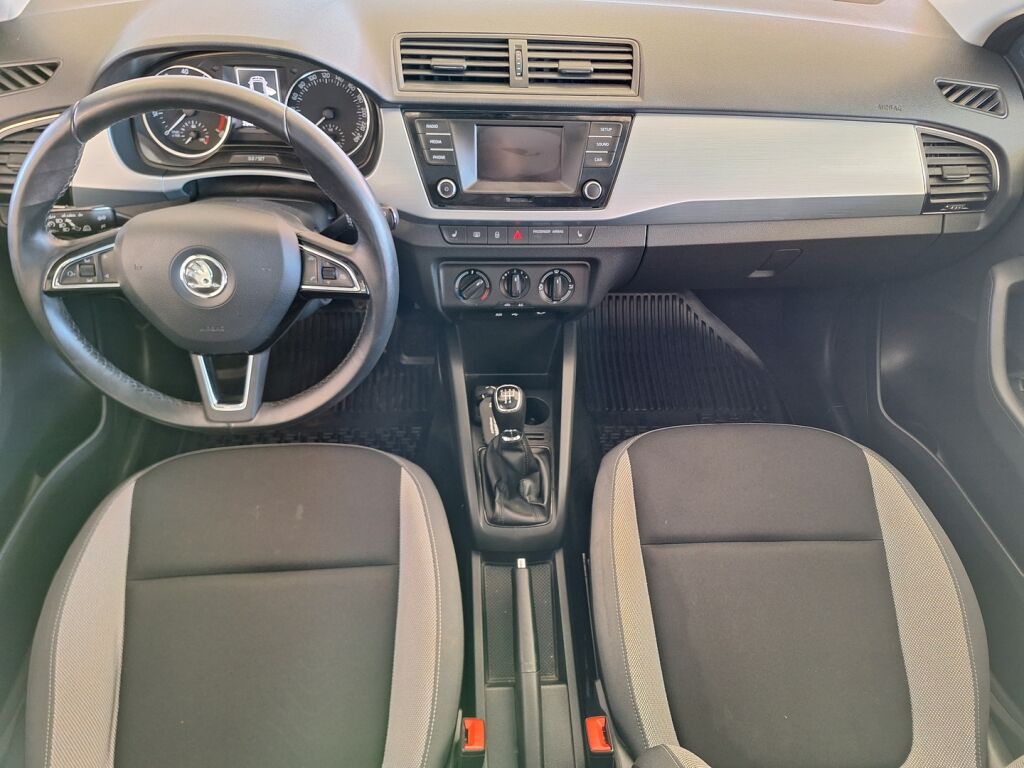 Skoda Fabia 2016 Punainen