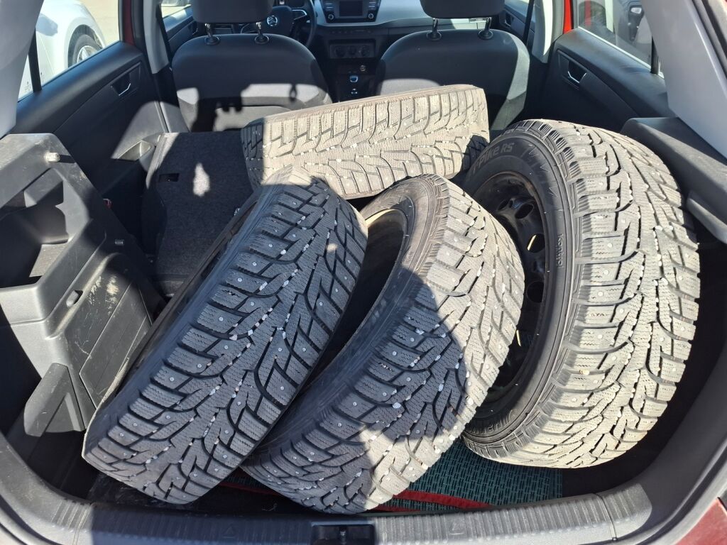 Skoda Fabia 2016 Punainen