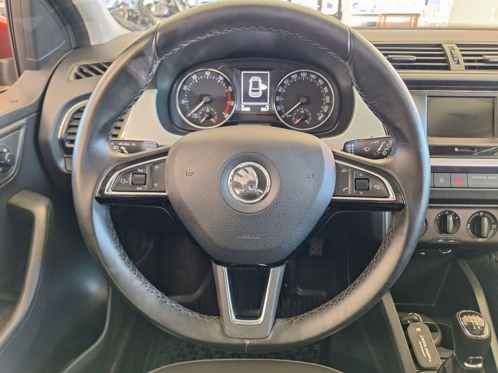 Skoda Fabia 2016 Punainen