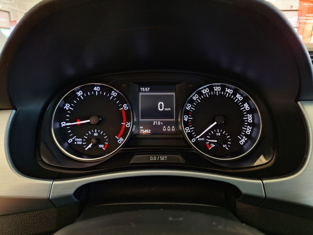 Skoda Fabia 2016 Punainen