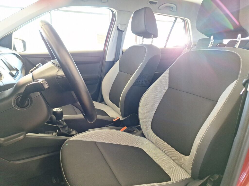 Skoda Fabia 2016 Punainen