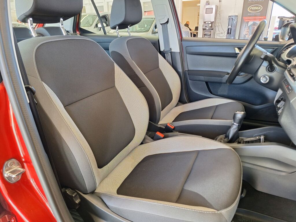 Skoda Fabia 2016 Punainen