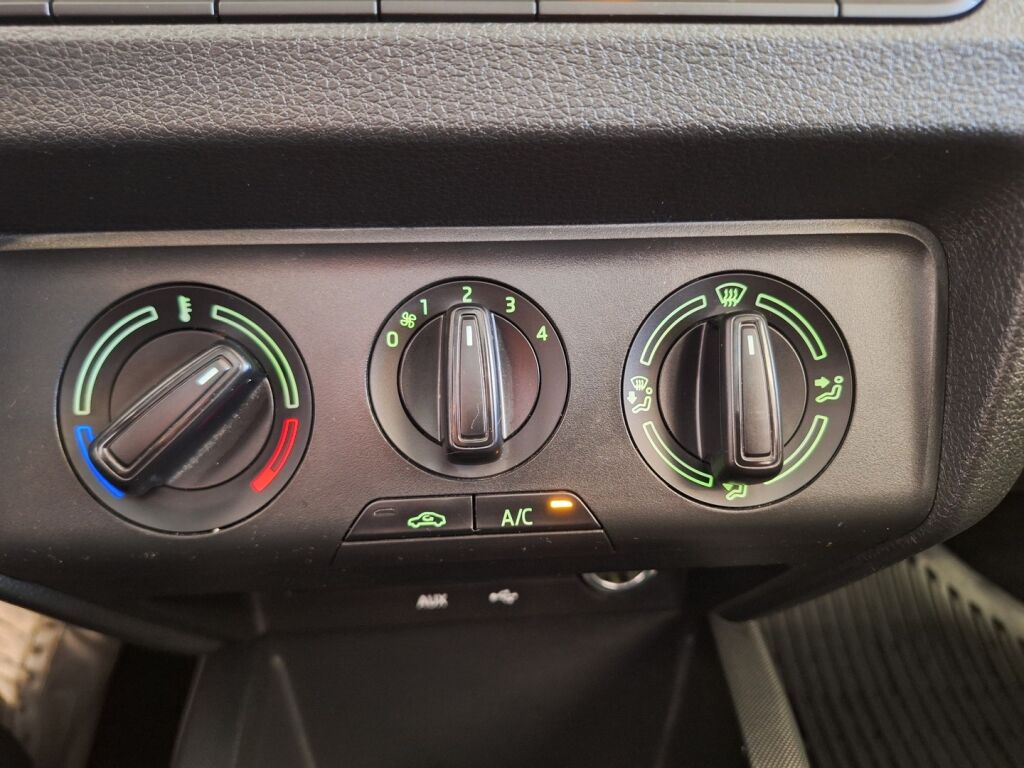 Skoda Fabia 2016 Punainen