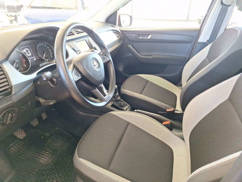 Skoda Fabia 2016 Punainen