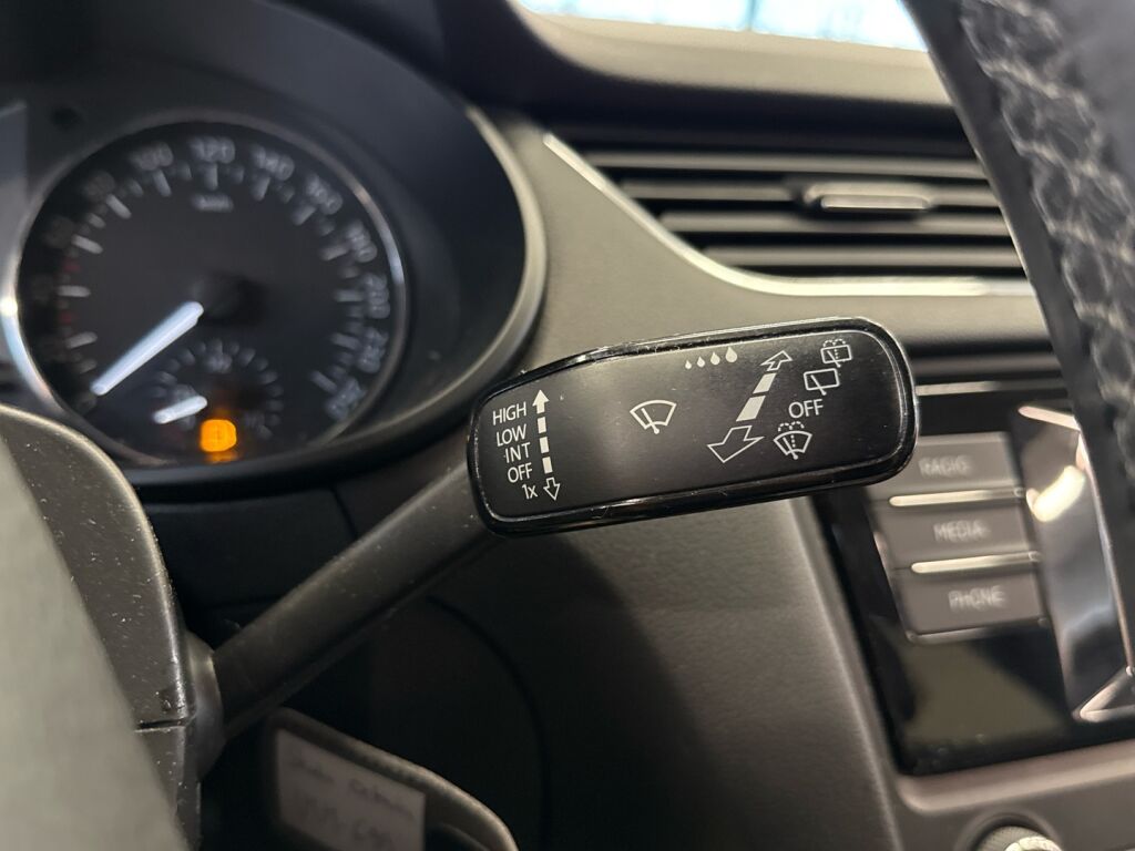 Skoda Octavia 2016 Punainen