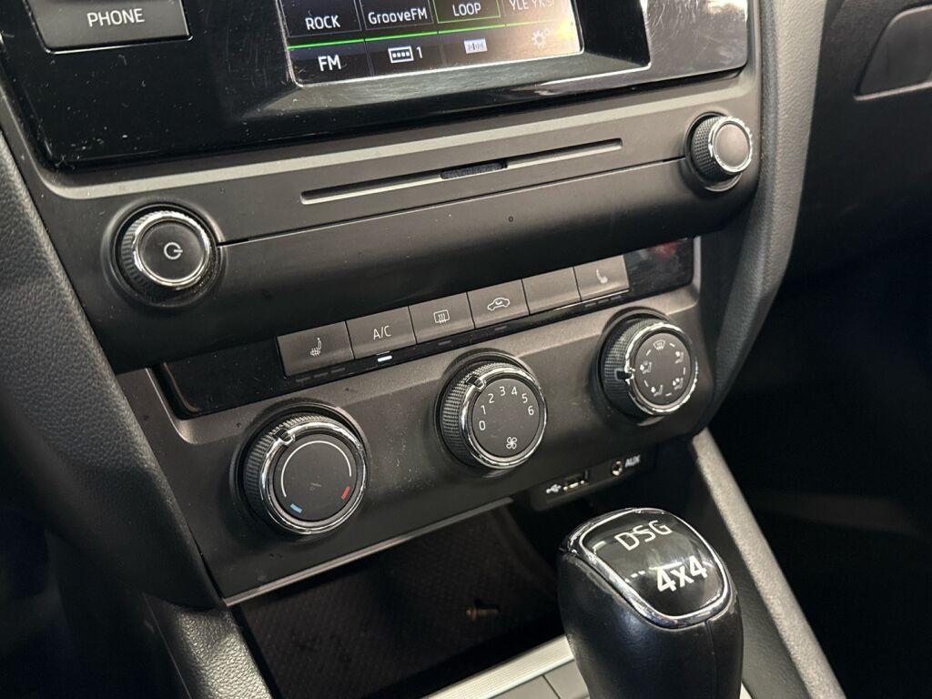 Skoda Octavia 2016 Punainen