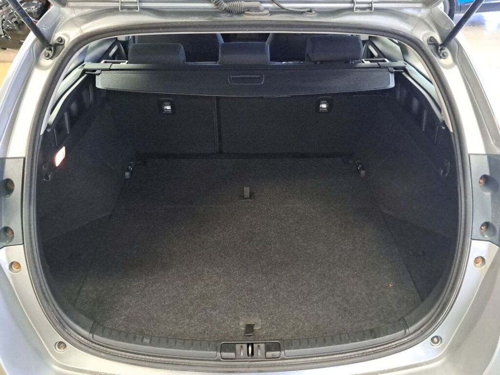 Toyota Auris 2016 Harmaa