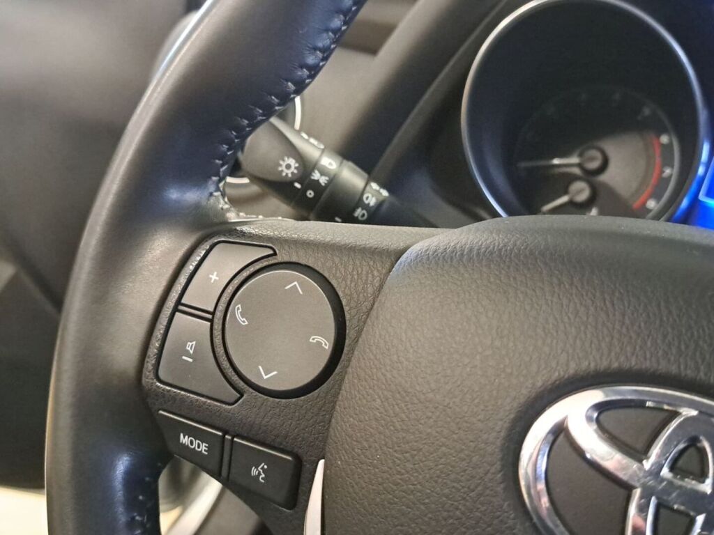 Toyota Auris 2016 Harmaa