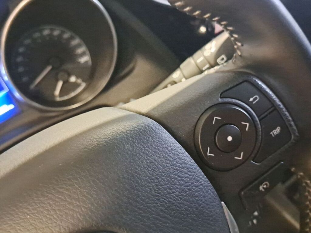 Toyota Auris 2016 Harmaa