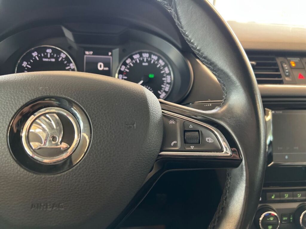 Skoda Octavia 2016 Punainen
