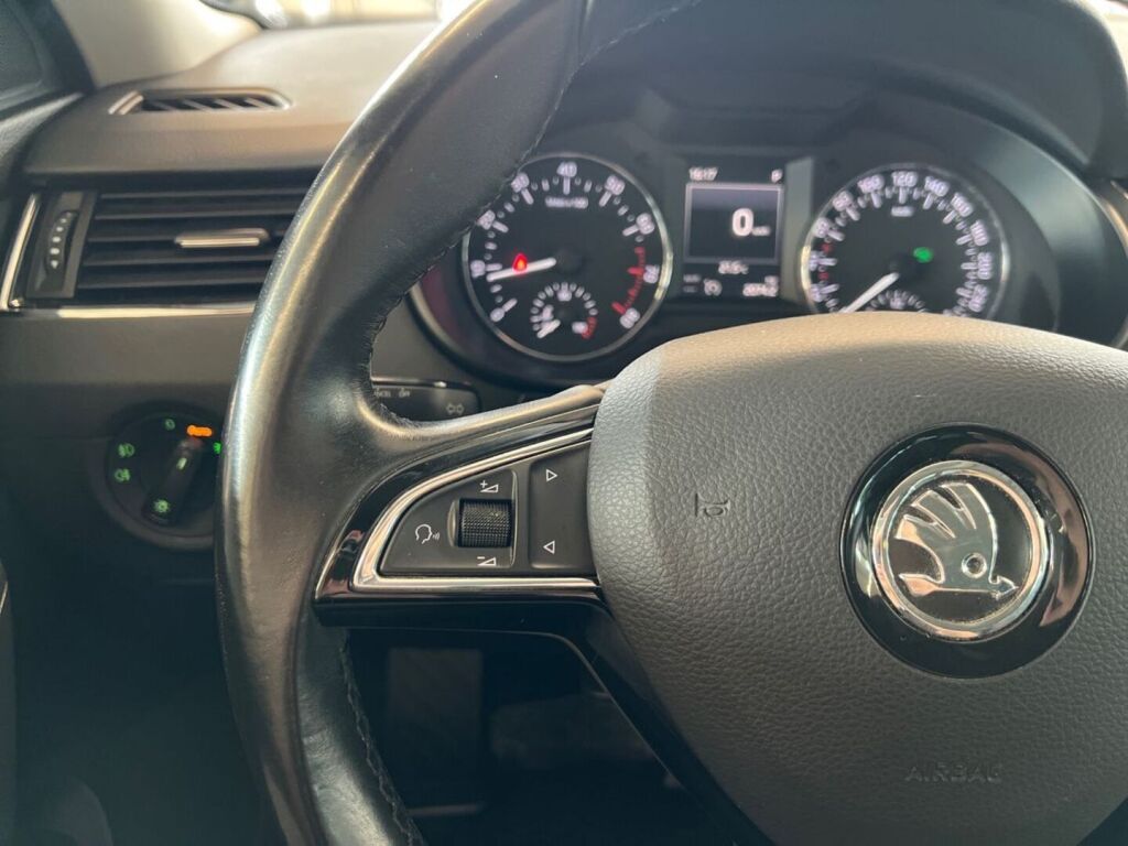Skoda Octavia 2016 Punainen