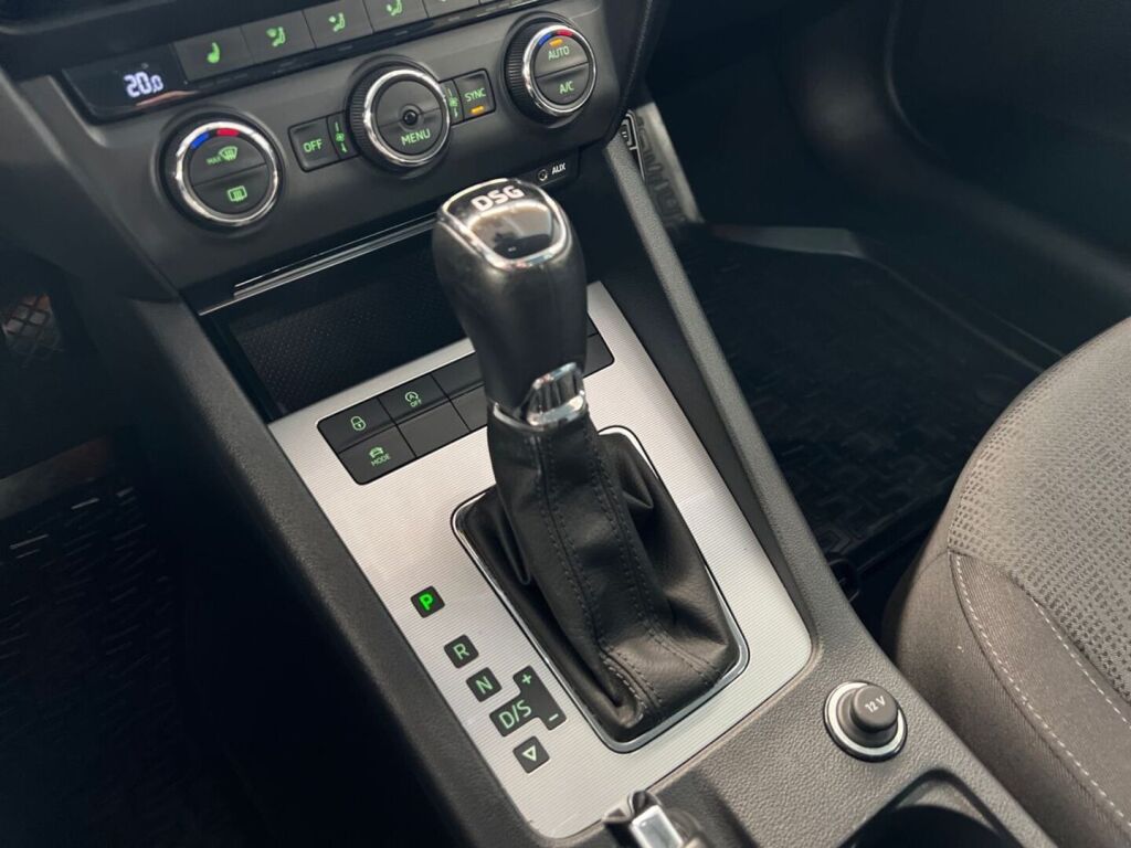 Skoda Octavia 2016 Punainen