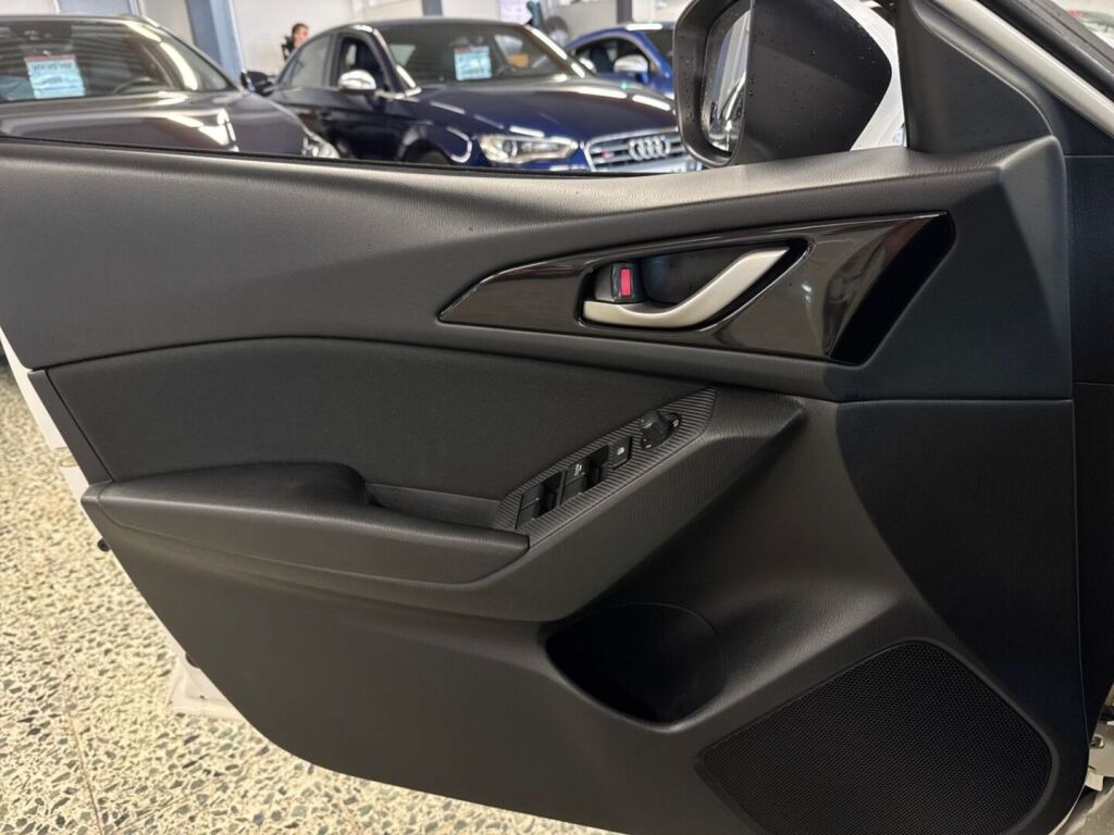Mazda Mazda3 2016 Valkoinen