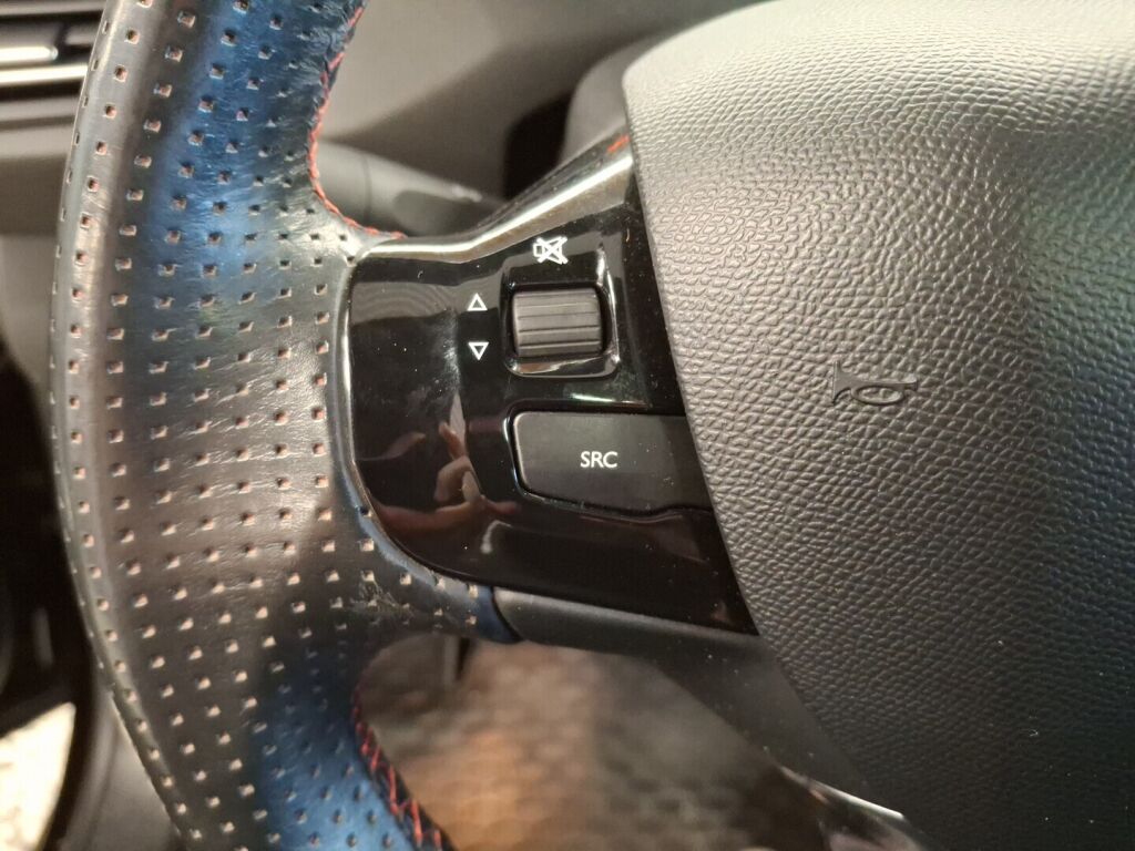 Peugeot 308 2016 Musta