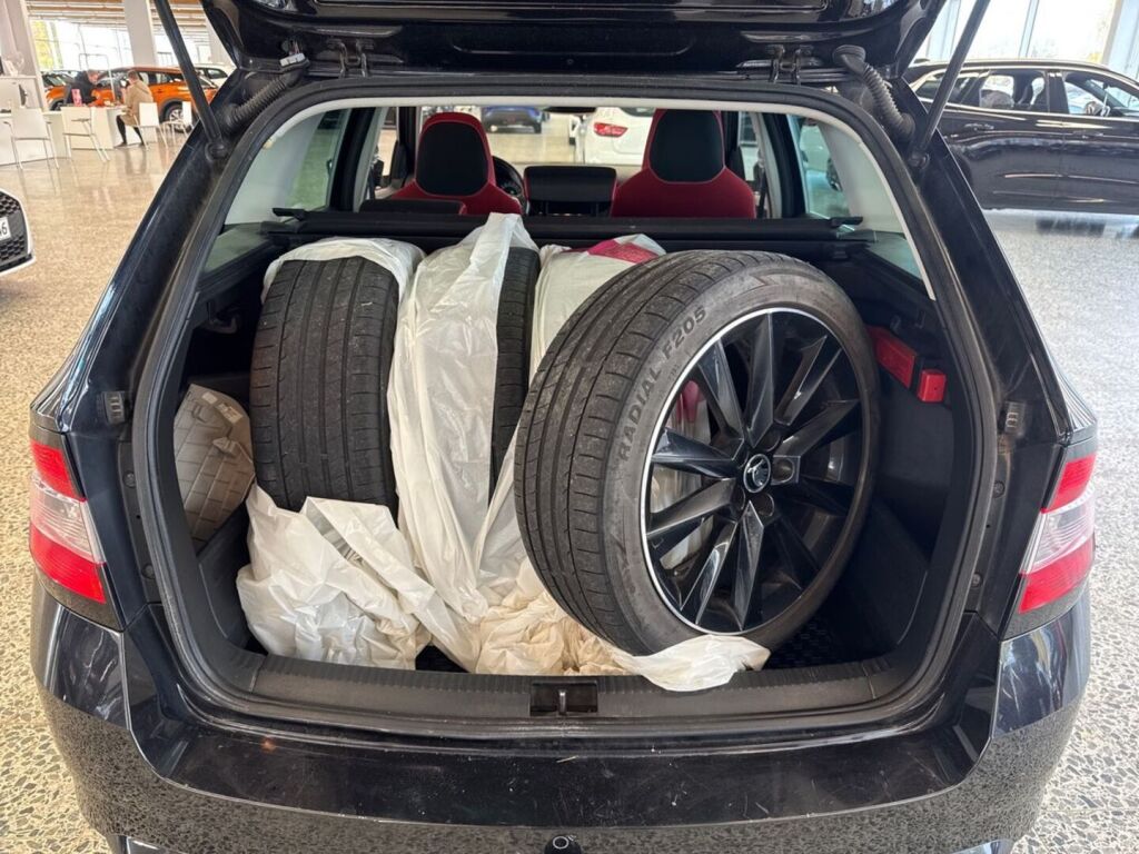 Skoda Fabia 2016 Musta