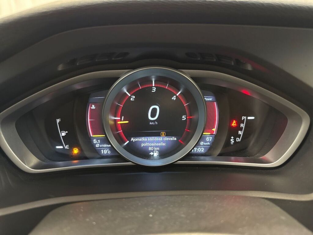 Volvo V40 2016 Punainen