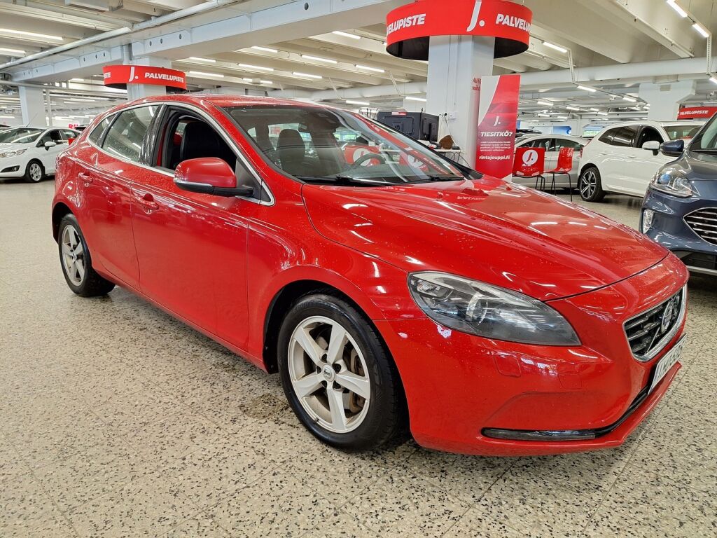 Volvo V40 2016 Punainen