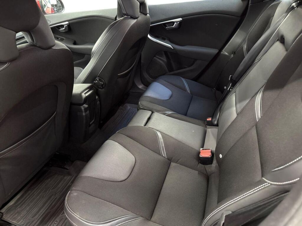 Volvo V40 2016 Punainen
