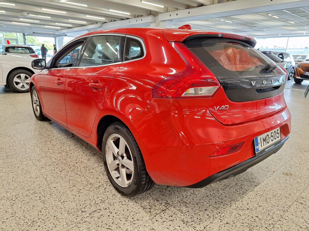 Volvo V40 2016 Punainen