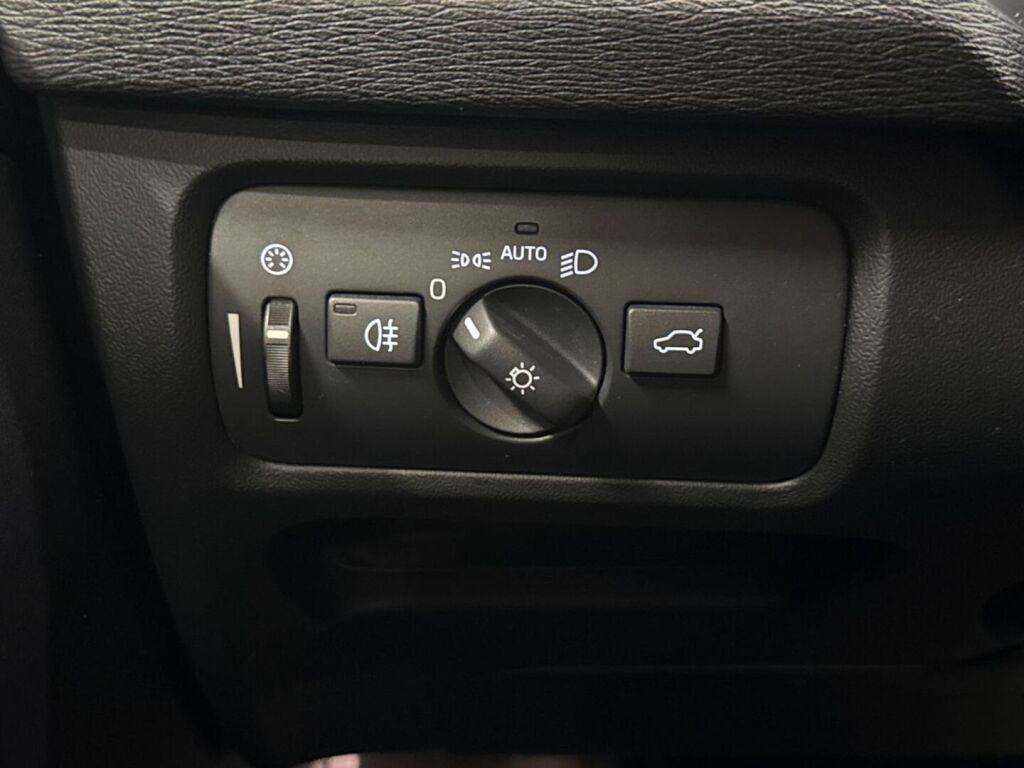 Volvo V40 2016 Punainen
