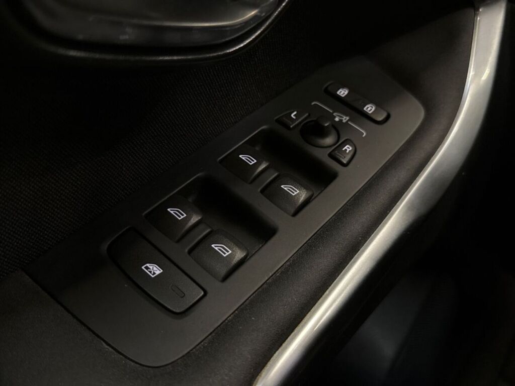 Volvo V40 2016 Punainen