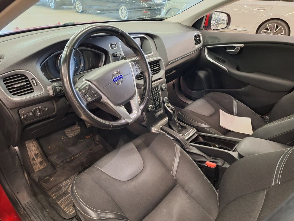 Volvo V40 2016 Punainen