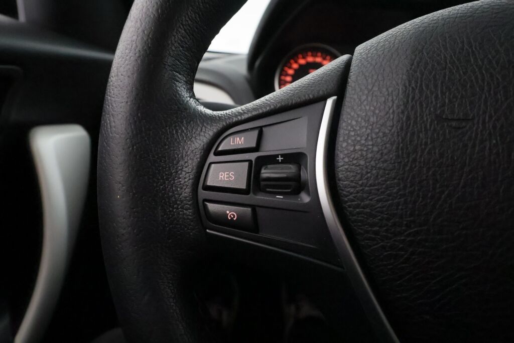 BMW 120 2016 Sininen