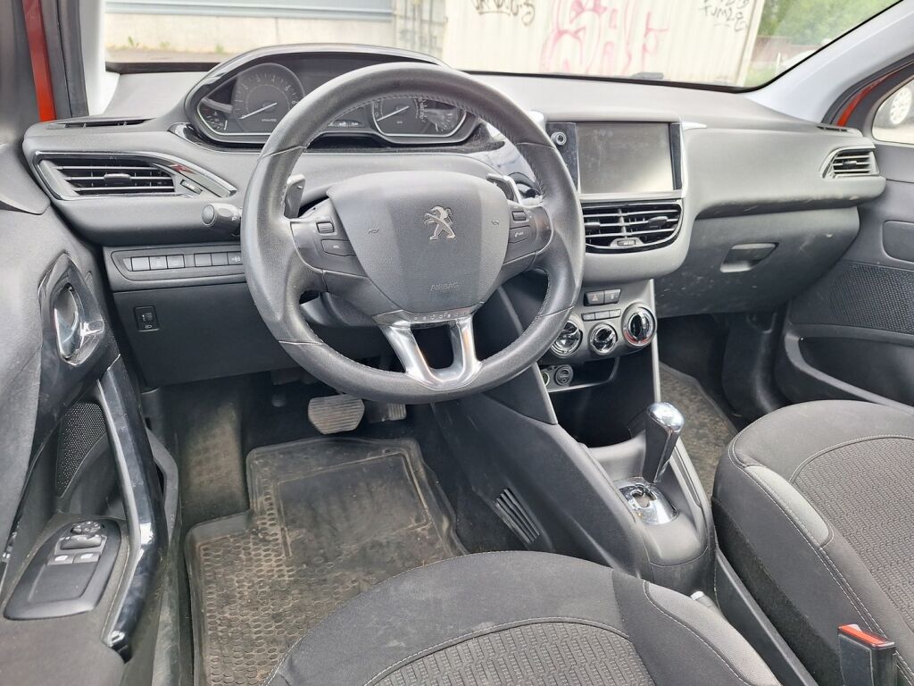 Peugeot 208 2016 Keltainen