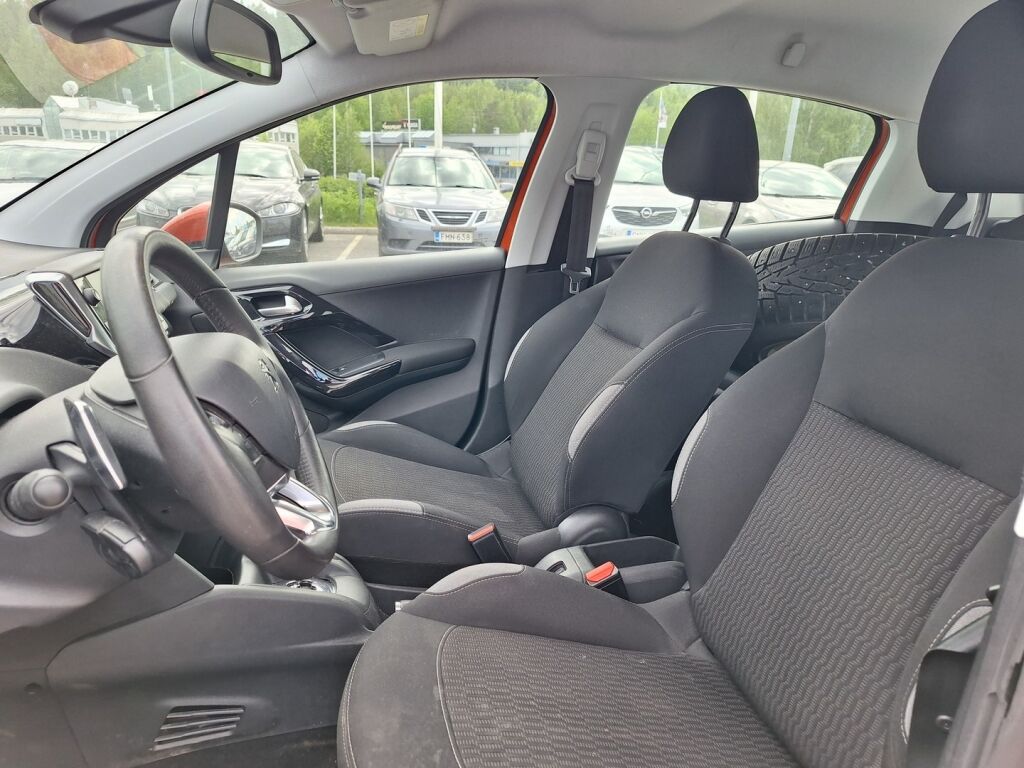 Peugeot 208 2016 Keltainen