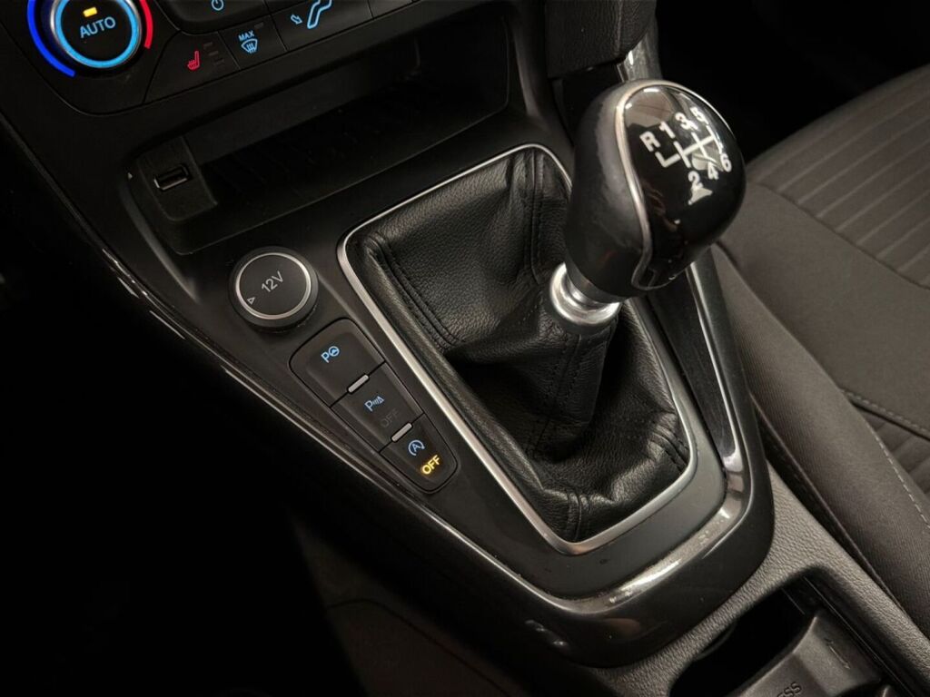 Ford Focus 2016 Harmaa