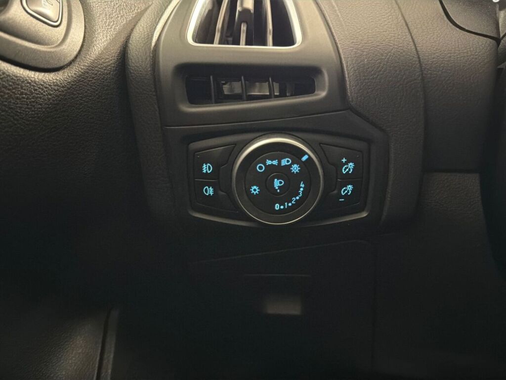 Ford Focus 2016 Harmaa