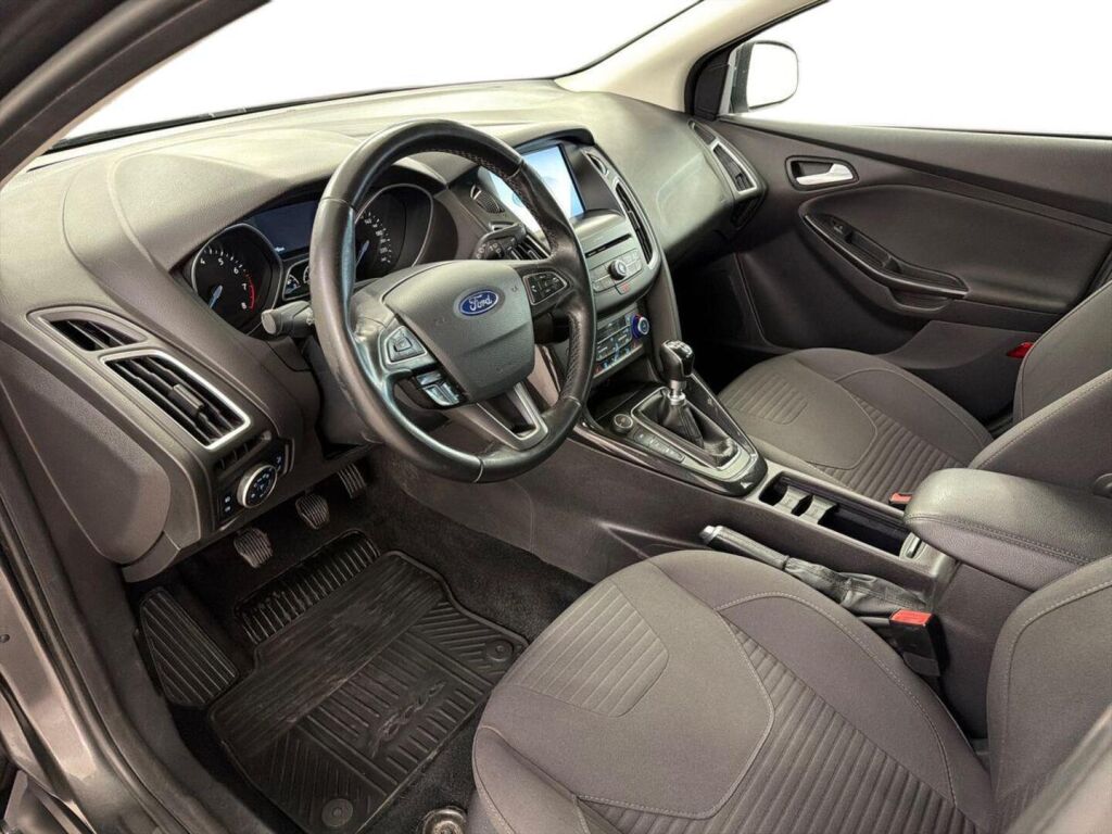 Ford Focus 2016 Harmaa