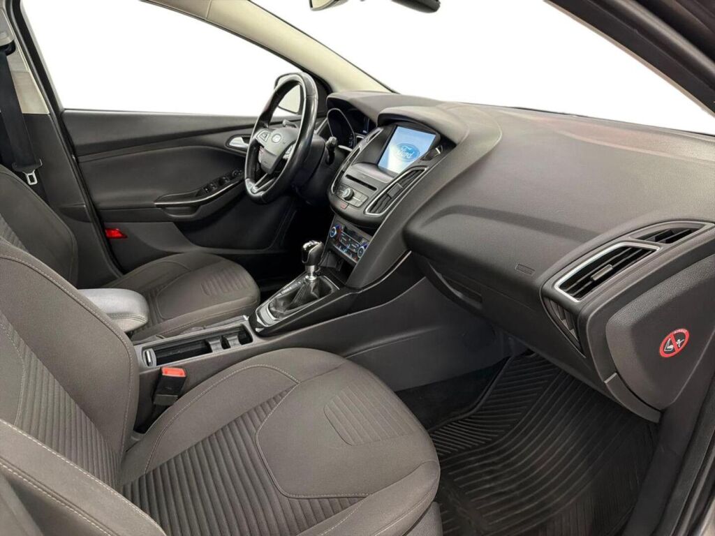 Ford Focus 2016 Harmaa