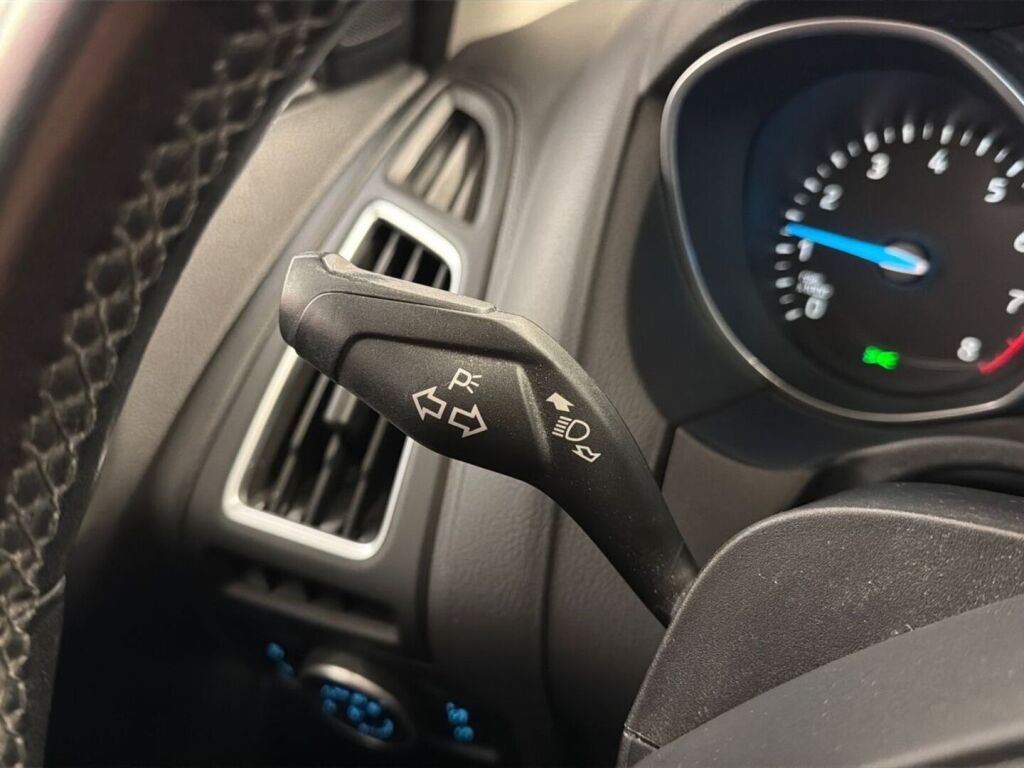 Ford Focus 2016 Harmaa