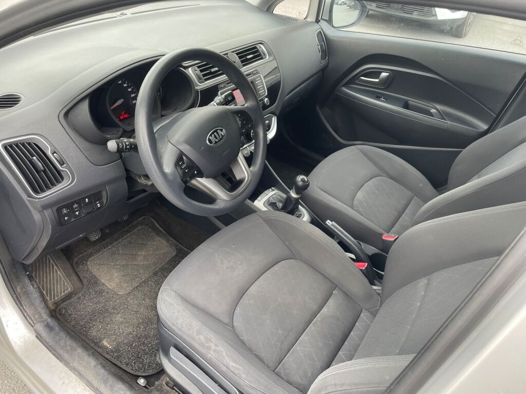 Kia Rio 2016 Hopea