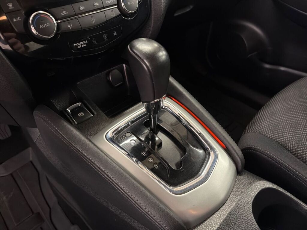 Nissan Qashqai 2017 Punainen