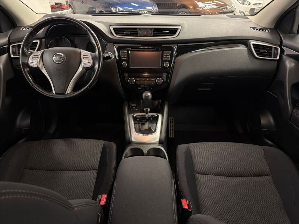 Nissan Qashqai 2017 Punainen