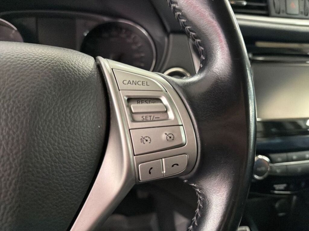 Nissan Qashqai 2017 Punainen