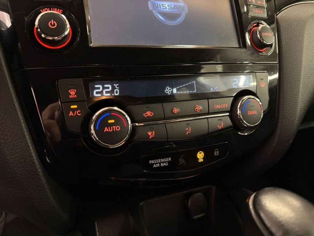 Nissan Qashqai 2017 Punainen