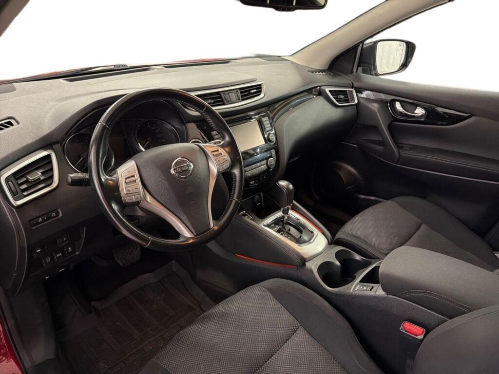 Nissan Qashqai 2017 Punainen