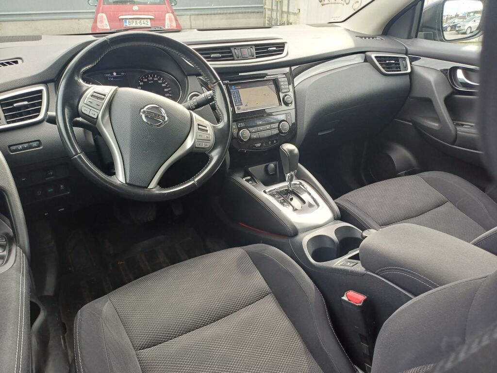 Nissan Qashqai 2017 Punainen